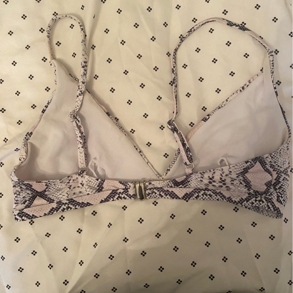 Snakeskin bikini - Picture 2 of 4